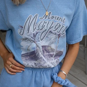 Tröja  - Denna jättefina tröjan som knappt är använd då den inte kom till användning för mig. Budgivning om fler är intresserade kom privat för fler bilder ❤️🤩 Köpt för 450 kr 