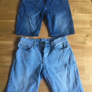 2 Par Levis 501 strl 30  - Säljer mina Levis shorts till ett bra pris! Bra kvalité och nästan oanvända. 350 Kr för 2 par. 