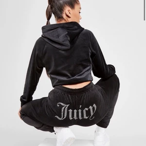 Juicy Couture set - Köpt från JD. Storlek xs i både byxan och tröjan. Knappt använda