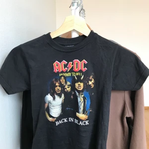 Babytee  - Säljer denna snygga babytee då den tyvärr inte kommer till användning längre!! Bara att ställa frågor privat om ni undrar något ☺️ Om fler blir intresserade så blir det budgivning!