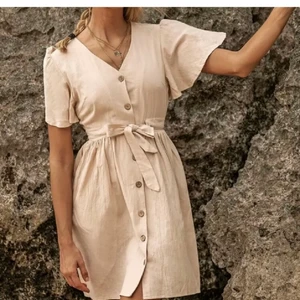 Klänning stl S - Utmärkt skick. Säljer pga för liten storlek. Köparen står för frakten. 