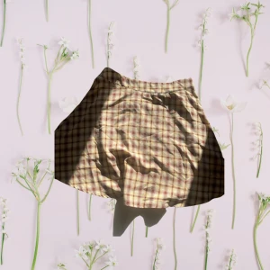 Kort rutig kjol  - Aldrig använd, från Shein. Tunt material. 💜 Stängs med dragkedja.