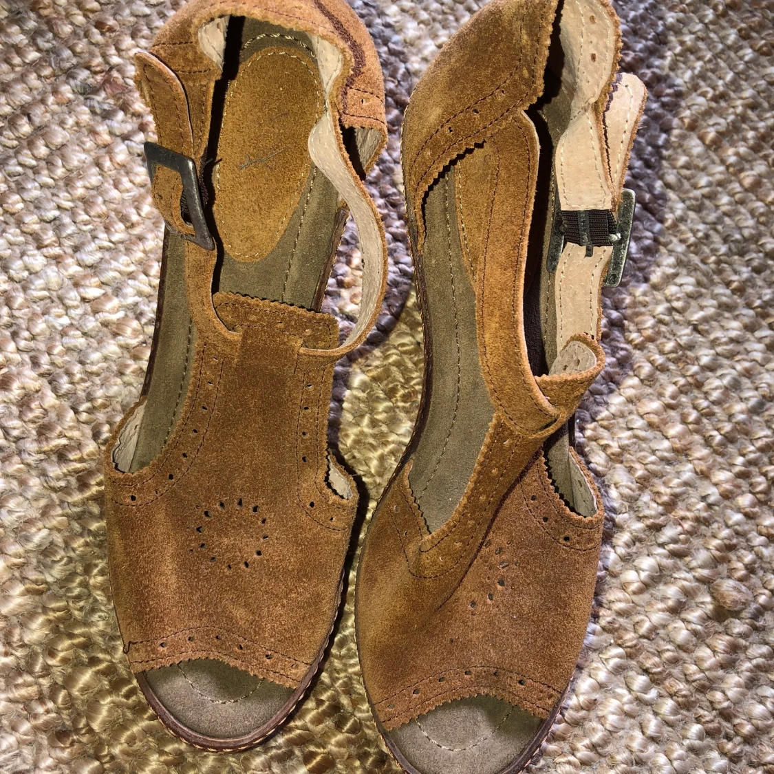 Mocka högklackade skor i storlek 40 - 91