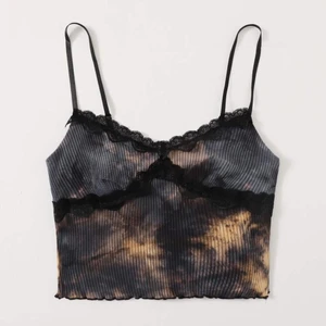 Topp - Så snygg topp! Kommer tyvärr ej till användning för mig.❤️❤️ Strl S :)