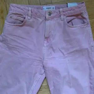 💗Jättefina rosa jeans som tyvärr blivit för små på mig😔💗