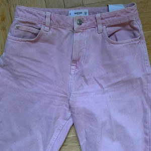 💗Rosa jeans i strl S/34💗 - 💗Jättefina rosa jeans som tyvärr blivit för små på mig😔💗