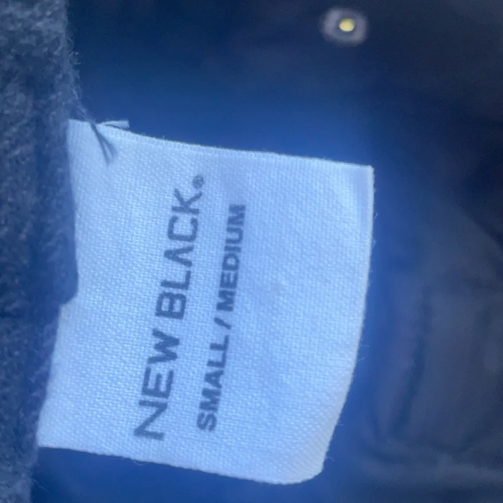 My preloved New black bucket , köpt för några år sen och använd halv-generöst. Dm för fler bilder angående skick osv ⚡️💘🏎. Accessoarer.