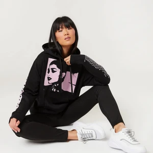 hoodie - ariana grande hoodie i storlek Small, nypris 800 kr köpt på hnes konsert 2019. 