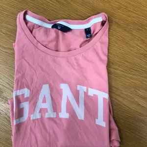 2-pack Gant t-shirts i storlek S, är i bra skick