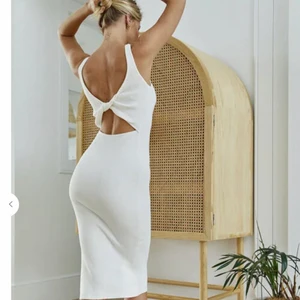 Klänning  - Finaste klänningen från chiquelle som är slutsåld. Säljer då jag köpte 2 stycken och tänkte bara behålla ena. Säljer här för nypris då det blir en sånn prosess med att skicka tillbaka