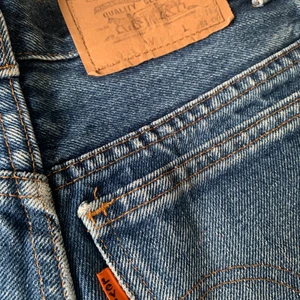 Shorts - Jättefina avklippta jeans till shorts från Levis!! Det är ursprungligen 501 från typ 90-talet! Superbra till sommaren🌟