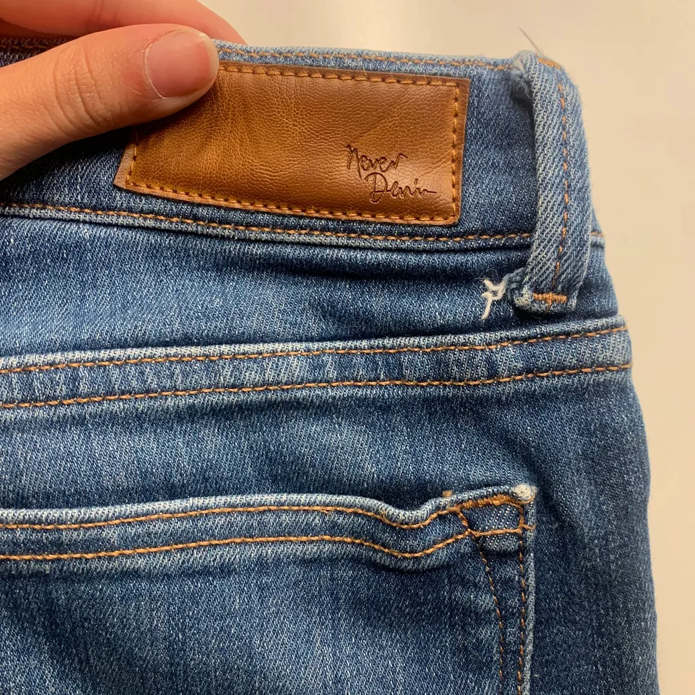 Jeans storlek S. Knappt använda så skicket är väldigt bra❤️. Farkut & Housut.