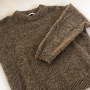 Tiger of sweden tröja - Tröja från tiger of sweden i superskick strl S. Använd någon gång endast! Nypris 1900kr säljer nu för 800kr