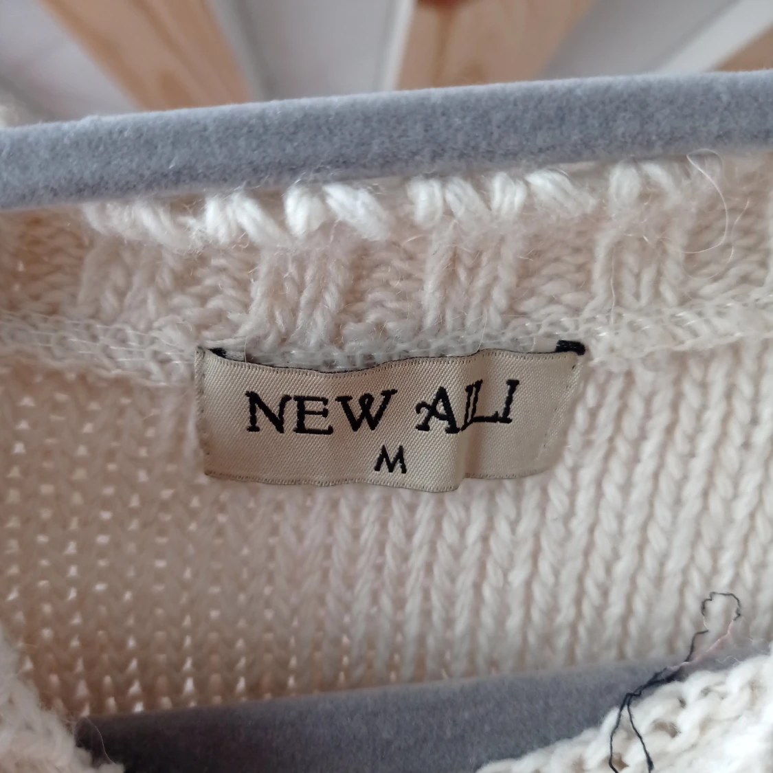 Vit stickad tröja storlek M  - 90