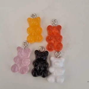 Gummibjörn-berlocker💖 - Fem jätte fina gummibjörnar-berlocker, tre kronor styck:)