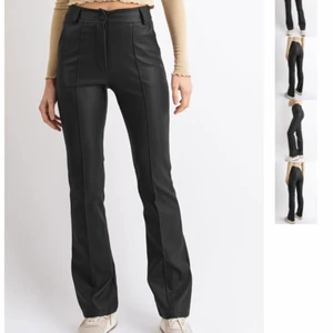 Intressekoll - Byxor med pressveck från madlady, storlek 40-L32 men mer som en M/S lappar finns kvar. Nypris 500kr