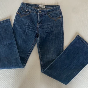 Vintage Ando jeans  - Säljer mina lowwaist bootcut jeans som jag köpt secondhand för ett tag sen. Har själv aldrig använt dem då dem tyvärr var försmå men annars jätte fina. Stl L men skulle snarare säga att de är en S eller liten M, skriv om du undrar något