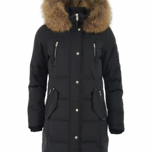 Vinterjacka  - Jätteeee fin rockandblue vinterjacka som ny, dene i god skick. använd 2 vintrar. Den har äkta päls utanpå luvan och inne i luvan. Den har massa fickor och är väldigt varm. Säljer den för har ingen användning av dem. Skriv vid intresse💋 köpt för 5000, strk M (40) 