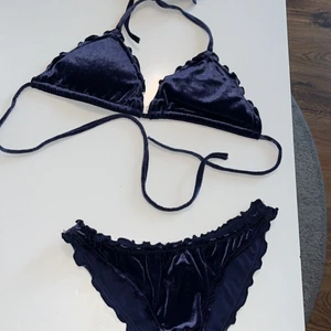 Bikini - Blå bikini, underdel storlek xs och överdel s men underdelen är som en s också, frakt ingår i priset