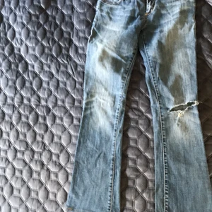 Extra low tv jeans - Lågmidjade jeans som ja aldrig har använt str 25 ganska små med hål på ena benet 