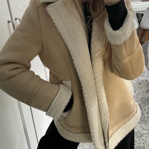 Zara - Jacka från zaras barnavdelning i storlek 164. Skulle säga att den är som en xs. 