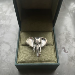 Elefant ring - Ring från indiska med en elefant. 