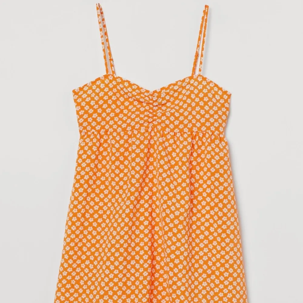 Jättefin orange klänning från H&M, säljer då jag inte använder den längre! 💕. Klänningar.