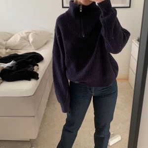 zip tröja  - Tröja från nakd, den börjar bli lite nopprig men inget överdrivet