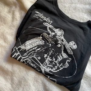 Vintage tröja - En t -shirt från Gina vintage inspirerad💕 Jag säljer då den inte kommer till användning. Köparen står själv för frakt. I nyskick. Kostnad för frakt är ett ungefärligt pris, mest troligen billigare än 60kr😊