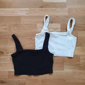 Linnen/toppar från even&odd - Linnen som säljs tillsammans men vid intresse kan jag sälja dem styckvis. Köpta på zalando för ett år sedan. Det svarta använt något mer än det vita. Ribbat tyg, korta i modellen. 3:e bilden är från hemsidan. 
