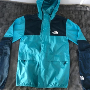 The North Face 1985 Jacka  - Använd vid ett fåtal tillfällen. Storlek XS. Ursprungligt pris 1100 kr. 