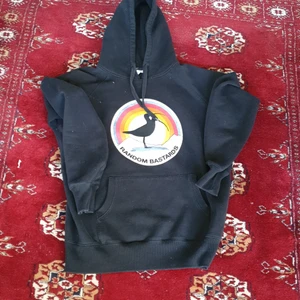 Tröja  - I mycket bra skick och passar xxs_ l beror på hur man vill ha på sig.