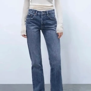 Zara straight mid jeans 💕💗💞💕💕 - Säljer dessa superfina zara jeans i stl 38. Inte mycket använda alls, superbra skick!!💞💞skriv privat för fler bilder🤩