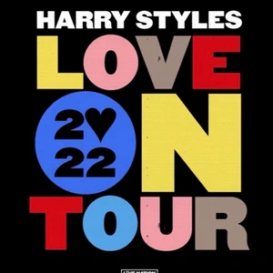 Söker biljetter till Harry Styles  - Söker biljetter till Harry Styles konsert, helst Kitchen, bedroom eller Hallway‼️