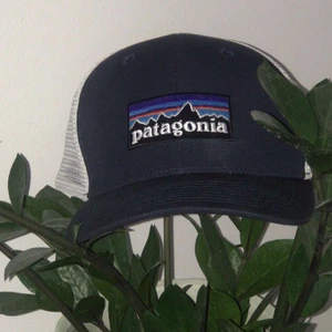 Patragoni keps i barn storlek  - En fin keps från patragoni använda men fint skick.! Köpt direkt 200kr