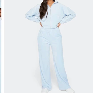 Blått mjukis set - Jättefint mjukis set! Är 168cm lång