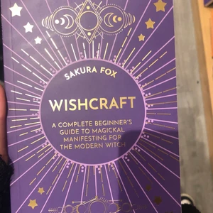 2 ”witchey” böcker  - Säljs pga att jag kommit ut ur min witchcraft fas och har därför ingen användning av de längre. Säljs som par för 300kr eller en för 160, köptes för 200kr styck ❗️kolla min bio för mer info❗️