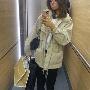 custommade jacka - INTRESSEKOLL på min custommade jacka i strl S/M. Köpt på NK. INGA SKAMBUD❤️ nya färgen beige!