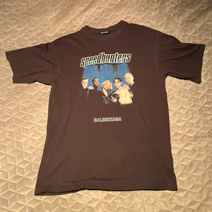 Balenciaga speedhunter t shirt - WANT TO SELL/WANT TO TRADE                                Balenciaga speedhunter t shirt size large.                         Condition 7,5/10 inga slitage men den är använd och därav priset. Retail $550                                                 Har en till i min profil från samma kollektion så skulle någon bilja ha båda så kan vi lösa en dunder deal. 