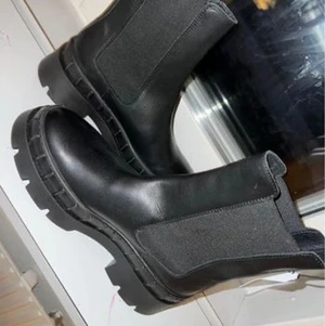 Vinterskor  - Helt nya vinterskor med lappen på hämtas i Borlänge storlek 39