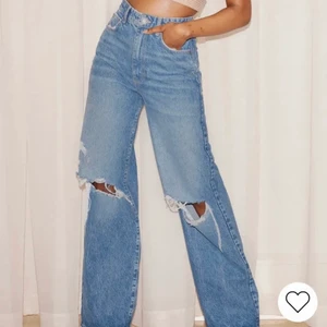 Blå jeans - blå jeans med hål nypris cirka 600 i storlek 36 ❤️