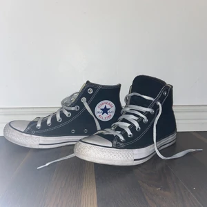 Svarta converse  - Converse strl 39 i bra skick 🖤 Skickas spårbart för 66kr!