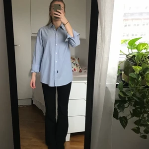 Skjorta RedGreen - Blå skjorta från det danska märket RedGreen i ordentligt, lite styvare, tyg. 100% bomull. 