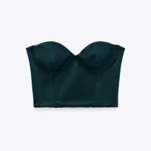 Corset topp Zara - Säljer otroligt fin mörkgrön topp från Zara, aldrig använd och helt slutsåld💗