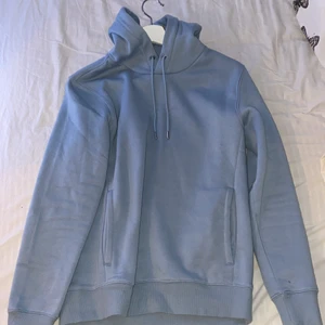 Blå Hoodie XS/S - Blå Hoodie från HM använd 1 gång