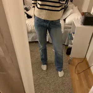 Säljer mina älskade DCATE bootcut jeans! De sitter som en smäck men säljer för att jag inte få någon användning av de längre tyvärr:( 