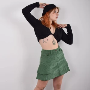 Grön kjol & svart topp - Denna kjolen och toppen kan du köpa på @3anseconhand på instagram🌸😇 