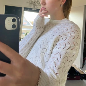 stickad tröja - Säljer denna stickade tröjan från H&M då den tyvärr aldrig är använd, skriv om ni är intresserade 
