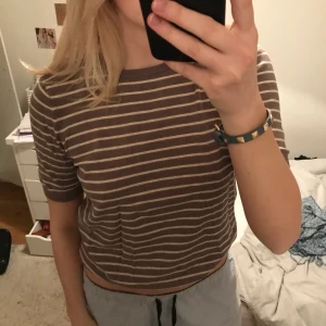 Randig T-shirt  - Storlek M men passar även S, fint skick 💕