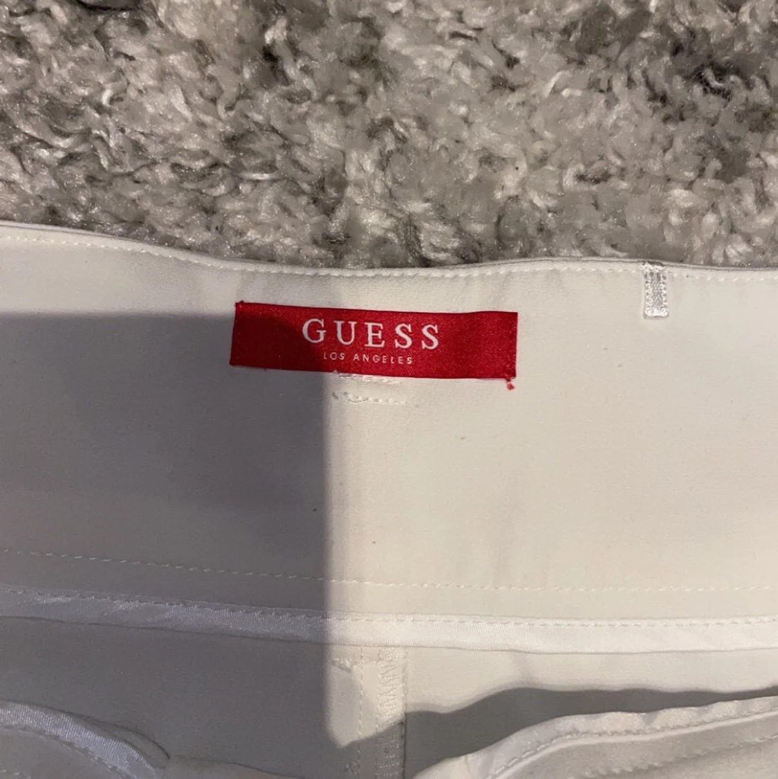 Guess vita shorts med tillhörande skärp - 90